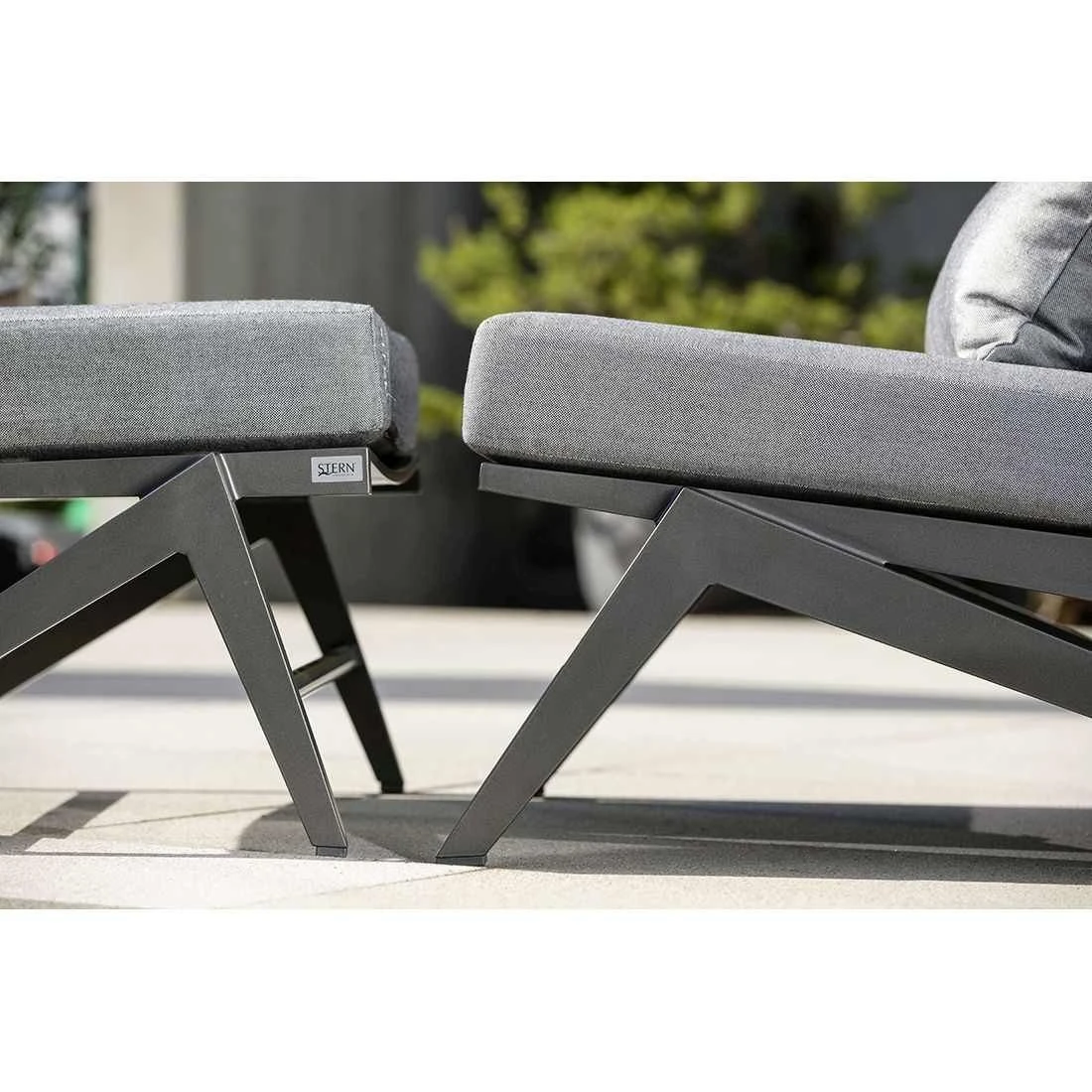 Stern Jackie Loungehocker Aluminium Inklusive Kissen Anthrazit/Seidengrau - Image 4