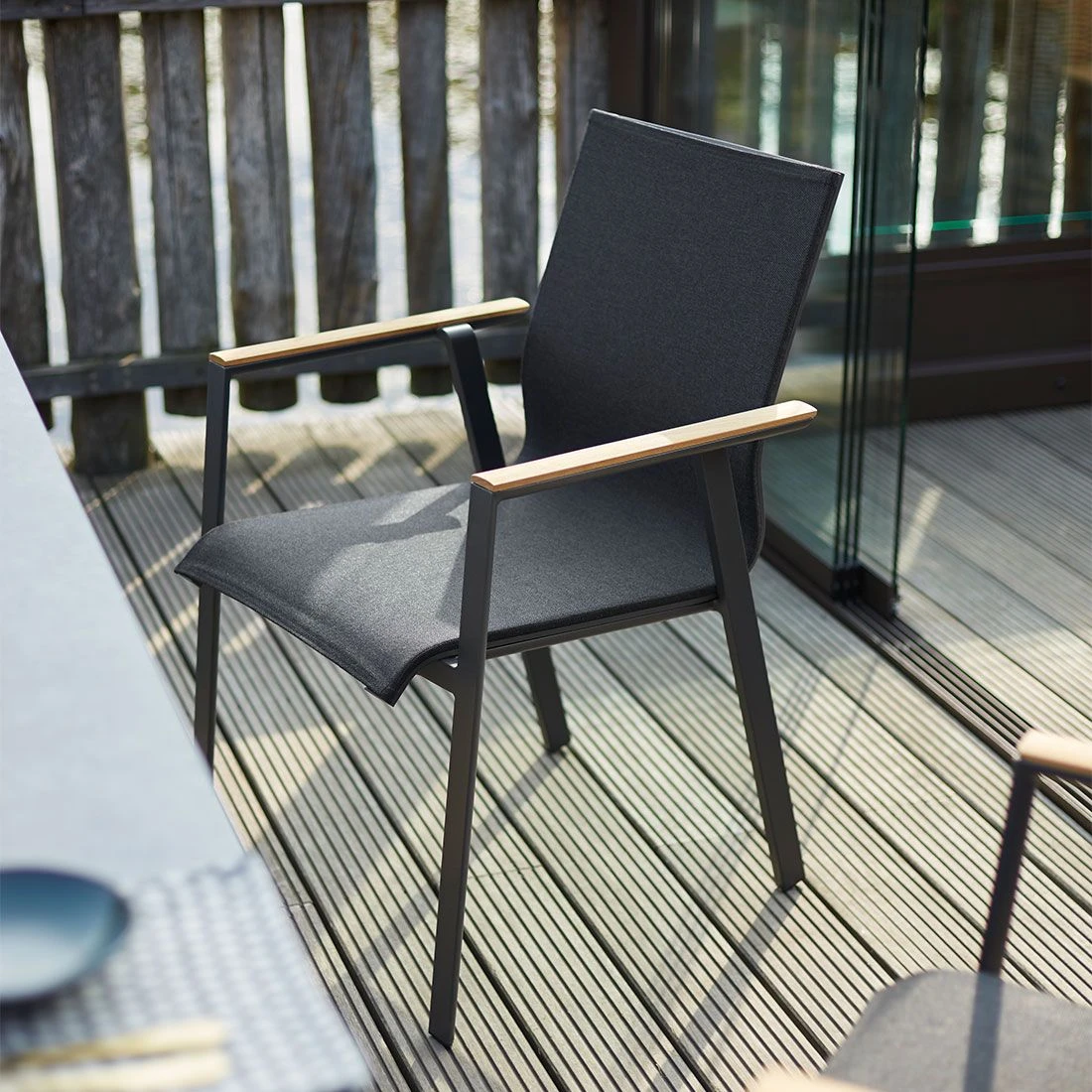 Solpuri Soul Stapelsessel Aluminium/Textilene/Teak Anthrazit/Coal - Image 6